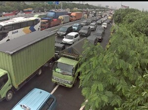 Tol Bandara Soetta Masih Tergenang, Lalu Lintas Macet di 2 Arah