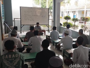 Di Balik Jeruji Lapas, Roni Enggan Tinggalkan Ibadah Sejengkal pun