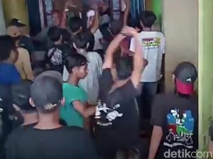 Geger Warga Ngamuk di Rumah Keluarga Pelaku Pembunuhan di Cirebon