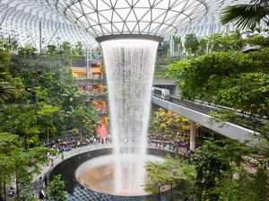 Waspada! Penumpang Ini Jadi DPO Bandara Changi, Hobinya Mencuri Parfum
