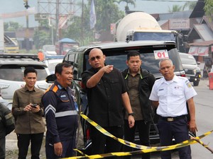 Andre Rosiade Tinjau Perbaikan Perlintasan KA di Kasang dan Pasar Usang