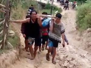 Perjuangan Wanita Hamil Ditandu 13 Kilometer gegara Jalan Rusak di Mamasa