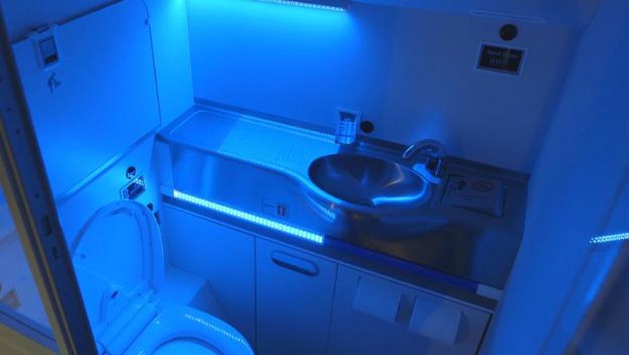Ilustrasi toilet pesawat. (Dok. Boeing)