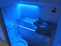 Misteri Cara Kerja Toilet Pesawat Saat Terbang 40.000 Kaki Terpecahkan