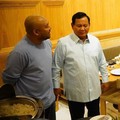 Momen Prabowo Subianto merayakan hari kelahiran putranya bersama Gibran Rakabuming Raka yang diunggah dalam akun Instagram pribadinya. (Instagram @prabowo)