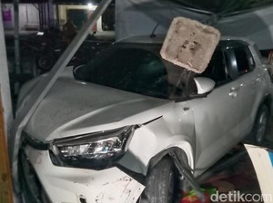 Mobil Tabrak 2 Motor hingga Gerobak Nasgor di Indramayu, 3 Orang Luka