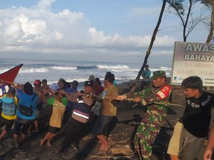 Salah Perhitungan, Perahu Nelayan Terbalik Saat Akan Melaut di Bantul