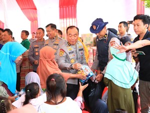 Tim Mabes Polri Tinjau Korban Banjir Demak, Sapa Anak-anak di Pengungsian