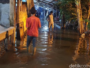 Sudah 2 Hari, Banjir di Tegal Alur Jakbar Belum Surut hingga Malam Ini