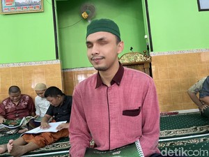Cerita Ahmad Tunanetra Khatam Quran Braille: Ramadan Ini Target Khatam Lagi