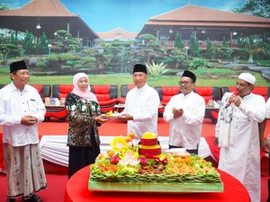 Ratusan Relawan se-Tapal Kuda Dukung Khofifah Maju Pilgub Jatim