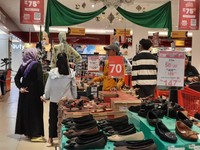 Sepatu & Sandal Diskon Hingga 70% di Transmart Full Day Sale