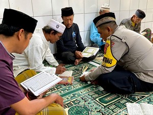 Semangat Lansia di Bandung Belajar Membaca Al-Quran