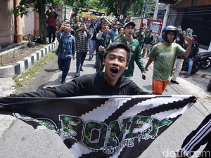 Liga 1: Bonek Kawal Persebaya hingga Bandara Juanda Jelang Derby Jatim