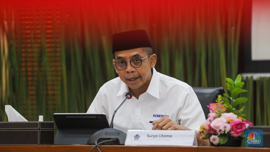 Direktur Jendral Pajak Kementerian Keuangan, Suryo Utomo saat konferensi pers APBN KiTa di kantor Kementerian Keuangan, Jakarta, Senin (25/3/2022). (CNBC Indonesia/Faisal Rahman)