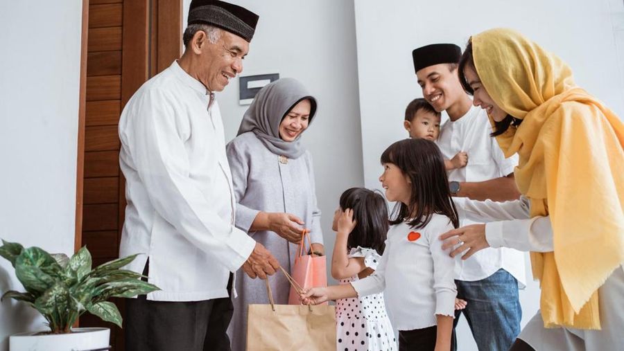 Ilustrasi silaturahmi saat Lebaran.