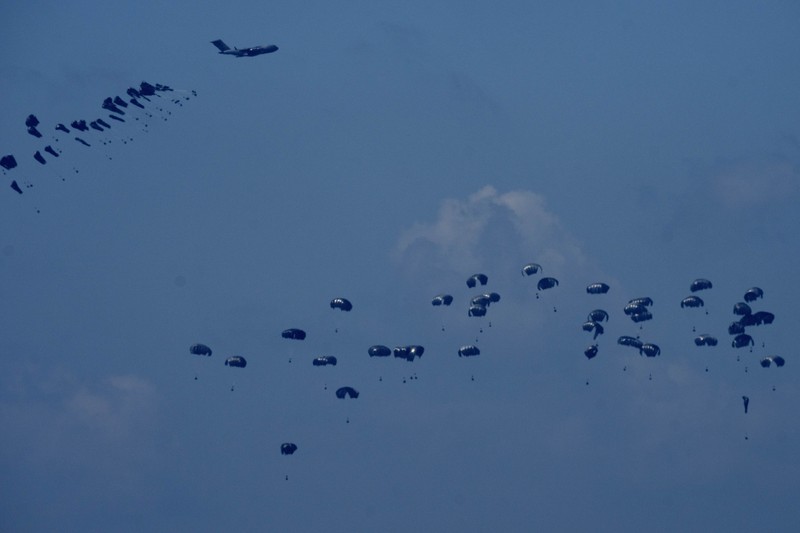 APTOPIX Israel Palestinians An aircraft airdrops humanitarian aid over the northern Gaza Strip, as seen from southern Israel, Sunday, March 24, 2024. (AP Photo/Tsafrir Abayov)