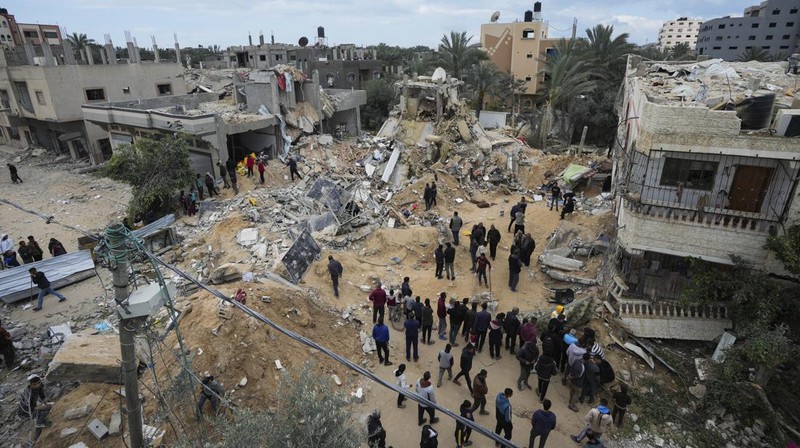 An aircraft airdrops humanitarian aid over the northern Gaza Strip, as seen from southern Israel, Sunday, March 24, 2024. (AP Photo/Tsafrir Abayov)