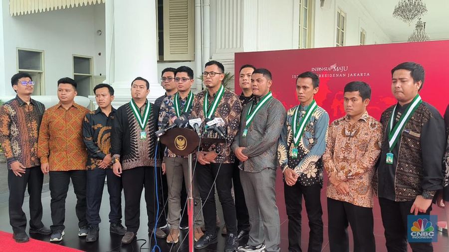 Kesatuan Aksi Mahasiswa Muslim Indonesia (KAMMI) menemui Presiden Joko Widodo di Istana Kepresidenan, Senin (25/3/2024). (CNBC Indonesia/Emir Yanwardhana)