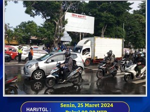 Usai Kebanjiran, Lalu Lintas Pertigaan Hek Kramat Jati Macet