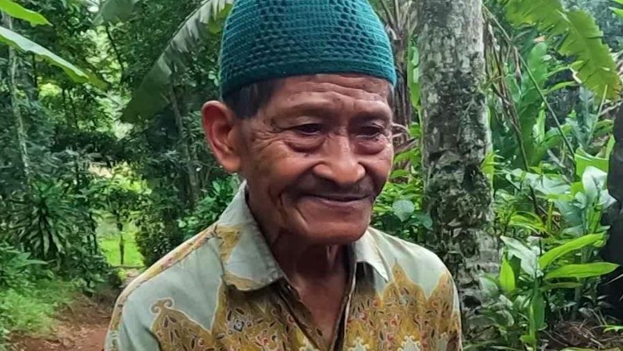 Marbot Lansia Hidup Sebatang Kara Bersandar pada Sepetak Kebun Rempah. (Dok. Berbuat Baik)