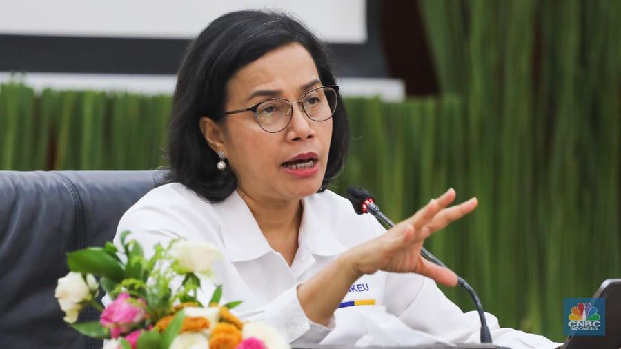 Menteri Keuangan Sri Mulyani memberikan keterangan saat konferensi pers APBN KiTa di kantor Kementerian Keuangan, Jakarta, Senin (25/3/2022). (CNBC Indonesia/Faisal Rahman)
