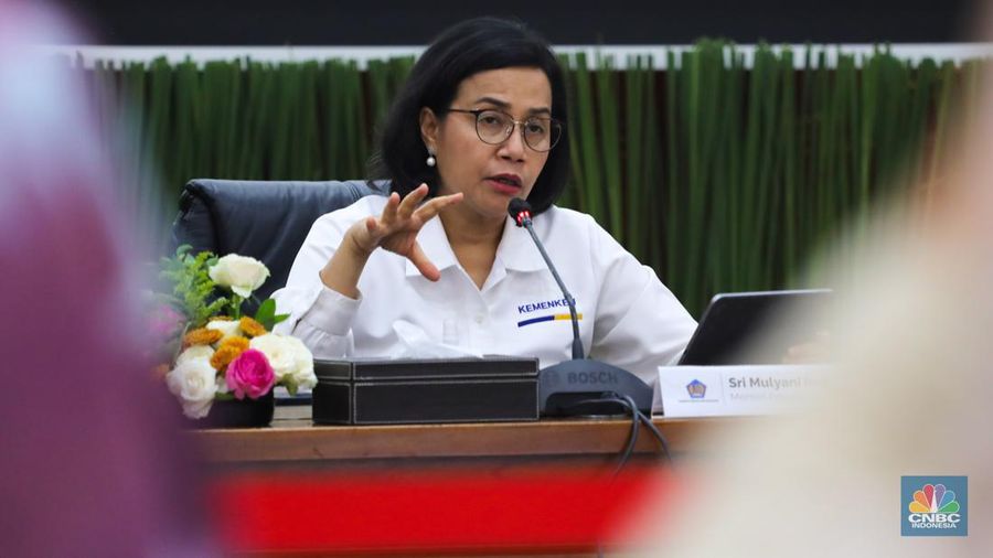 Menteri Keuangan Sri Mulyani memberikan keterangan saat konferensi pers APBN KiTa di kantor Kementerian Keuangan, Jakarta, Senin (25/3/2022). (CNBC Indonesia/Faisal Rahman)