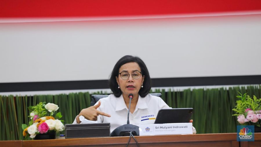 Menteri Keuangan Sri Mulyani memberikan keterangan saat konferensi pers APBN KiTa di kantor Kementerian Keuangan, Jakarta, Senin (25/3/2022). (CNBC Indonesia/Faisal Rahman)