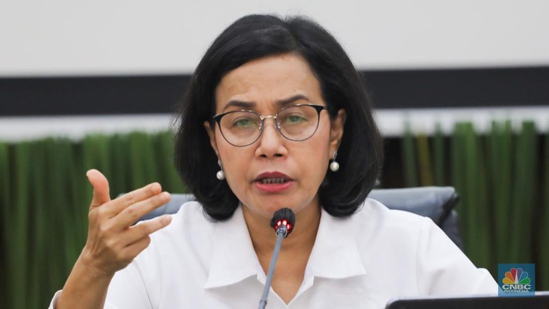 Menteri Keuangan Sri Mulyani memberikan keterangan saat konferensi pers APBN KiTa di kantor Kementerian Keuangan, Jakarta, Senin (25/3/2022). (վ/Faisal Rahman)