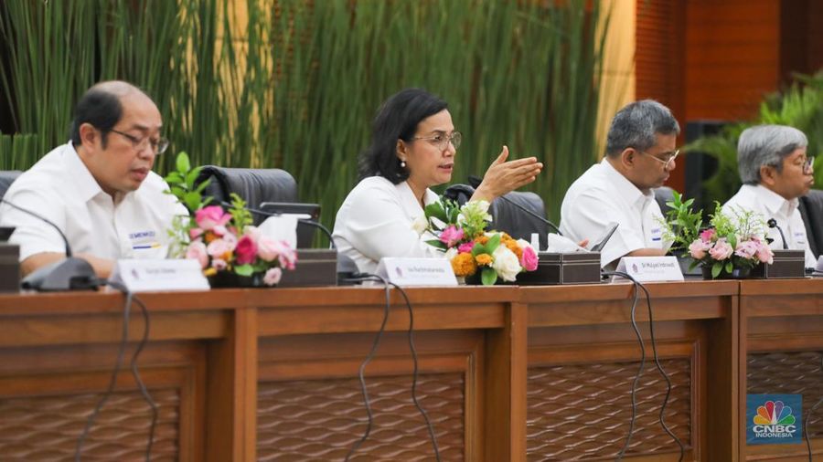 Menteri Keuangan Sri Mulyani memberikan keterangan saat konferensi pers APBN KiTa di kantor Kementerian Keuangan, Jakarta, Senin (25/3/2022). (CNBC Indonesia/Faisal Rahman)