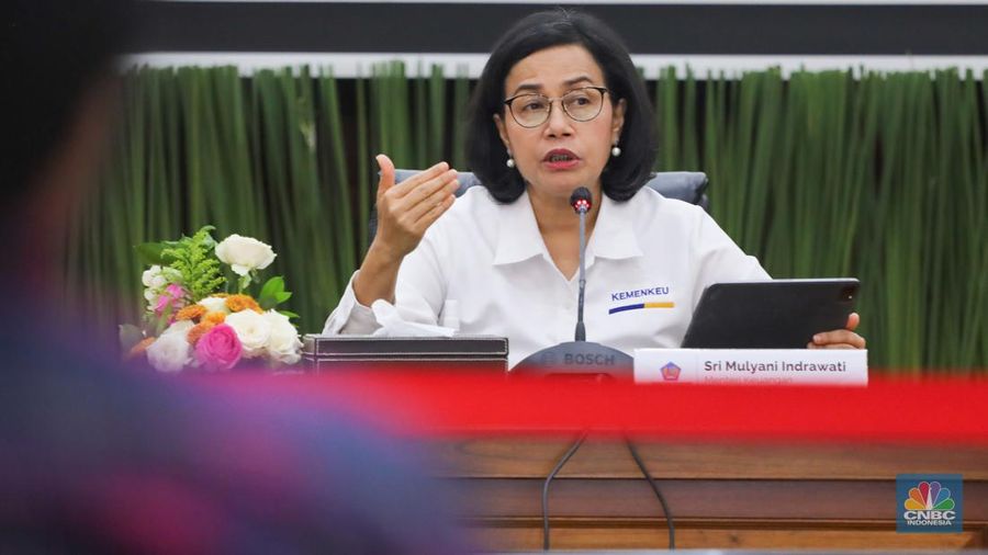 Menteri Keuangan Sri Mulyani memberikan keterangan saat konferensi pers APBN KiTa di kantor Kementerian Keuangan, Jakarta, Senin (25/3/2022). (CNBC Indonesia/Faisal Rahman)