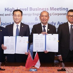 PLN Indonesia Power & China Energy Bakal Kaji Energi Hijau di Sulawesi