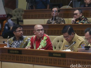 Cecaran Kritik dari Legislator Buntut Ketua KPU Pakai Private Jet