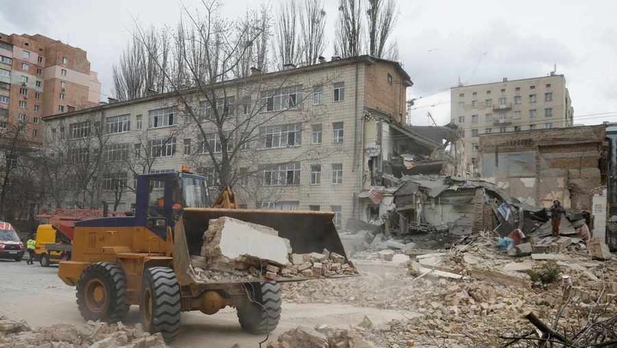 Rescuers work at the site of a building damaged by a Russian missile strike, amid Russia's attack on Ukraine, in Kyiv, Ukraine, March 25, 2024. REUTERS/Valentyn Ogirenko