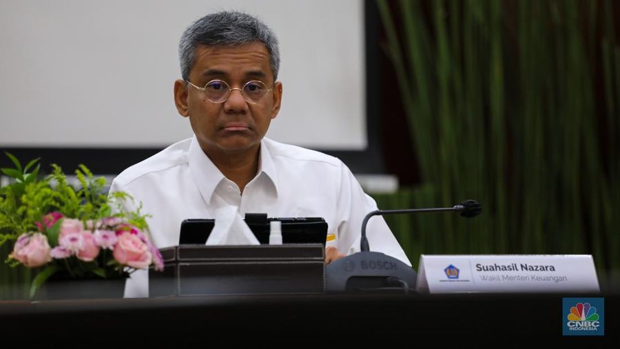 Wakil Menteri Keuangan, Suahasil Nazara saat konferensi pers APBN KiTa di kantor Kementerian Keuangan, Jakarta, Senin (25/3/2022). (CNBC Indonesia/Faisal Rahman)