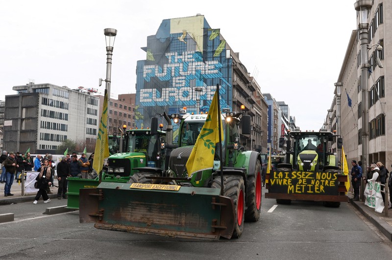 EUROPE-FARMERS/EU-PROTESTS Belgian farmers sit in tractors as they take part in a protest over price pressures, taxes and green regulation, on the day of an EU agriculture ministers' meeting in Brussels, Belgium March 26, 2024. REUTERS/Yves Herman