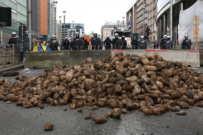 EUROPE-FARMERS/EU-PROTESTS Belgian farmers sit in tractors as they take part in a protest over price pressures, taxes and green regulation, on the day of an EU agriculture ministers' meeting in Brussels, Belgium March 26, 2024. REUTERS/Yves Herman