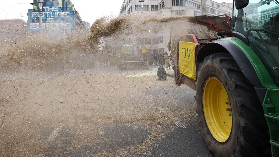 Belgian farmers sit in tractors as they take part in a protest over price pressures, taxes and green regulation, on the day of an EU agriculture ministers' meeting in Brussels, Belgium March 26, 2024. REUTERS/Yves Herman