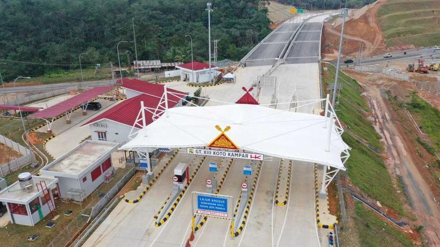 Gerbang Tol Koto Kampar di jalan tol Bangkinang - Koto Kampar. (Dok. BPTJ)