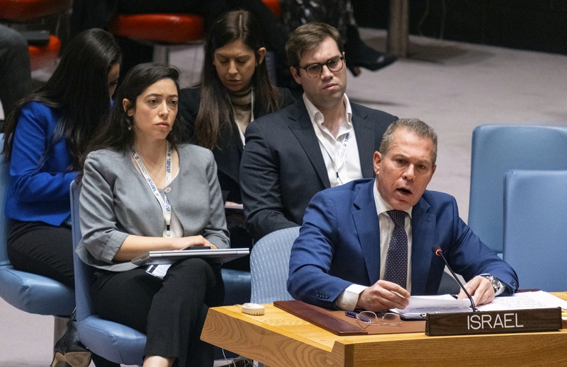 Dewan PBB bertepuk tangan usai menyepakati resolusi menuntut gencatan senjata segera di Gaza untuk pertama kalinya sejak dimulainya perang Israel-Hamas, setelah Amerika Serikat membatalkan ancaman vetonya. Dewan PBB bertepuk tangan usai menyepakati resolusi menuntut gencatan senjata segera di Gaza untuk pertama kalinya sejak dimulainya perang Israel-Hamas, setelah Amerika Serikat membatalkan ancaman vetonya. (Tangkapan Layar Video Reuters)