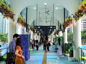Menengok 3 Halte TransJakarta yang Kini Seperti Galeri Seni