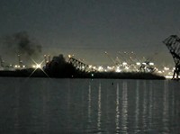 Detik-Detik Jembatan Ikonik Baltimore AS Ambruk, Patah Jadi 2