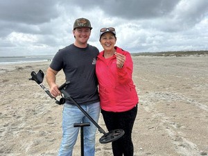 Hilang Cincin di Pantai Sampai Minta Tolong Tim Arkeolog