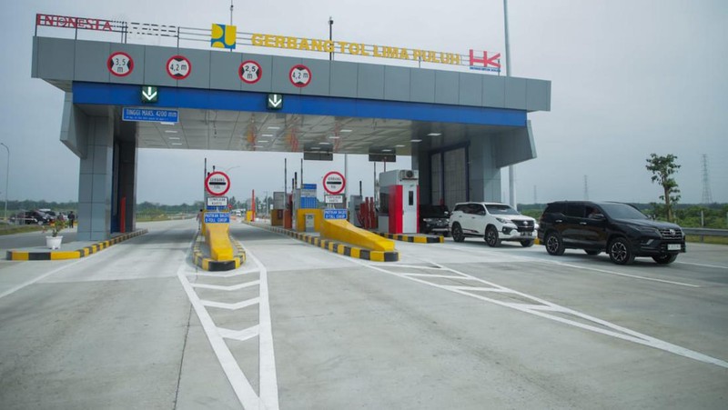 Kementerian PUPR dan bersama Badan Usaha Jalan Tol (BUJT) terus bangun jalan tol baru, tingkatkan konektivitas antar daerah, dan dorong pertumbuhan ekonomi. Saat ini 6 ruas jalan tol baru sedang disiapkan untuk mudik Lebaran 2024. (Dok. Kemen PUPR)