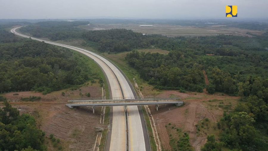 Kementerian PUPR dan bersama Badan Usaha Jalan Tol (BUJT) terus bangun jalan tol baru, tingkatkan konektivitas antar daerah, dan dorong pertumbuhan ekonomi. Saat ini 6 ruas jalan tol baru sedang disiapkan untuk mudik Lebaran 2024. (Dok. Kemen PUPR)