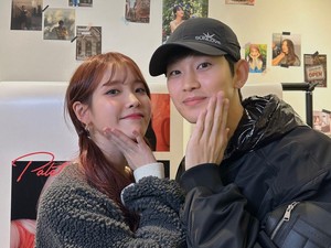 I Stan U Moment! Lee Joon Ki-Kim Soo Hyun Nonton Konser IU di Seoul