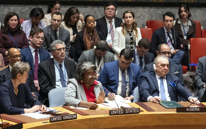 Dewan PBB bertepuk tangan usai menyepakati resolusi menuntut gencatan senjata segera di Gaza untuk pertama kalinya sejak dimulainya perang Israel-Hamas, setelah Amerika Serikat membatalkan ancaman vetonya. Dewan PBB bertepuk tangan usai menyepakati resolusi menuntut gencatan senjata segera di Gaza untuk pertama kalinya sejak dimulainya perang Israel-Hamas, setelah Amerika Serikat membatalkan ancaman vetonya. (Tangkapan Layar Video Reuters)