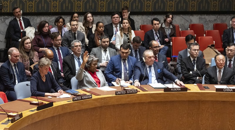 Dewan PBB bertepuk tangan usai menyepakati resolusi menuntut gencatan senjata segera di Gaza untuk pertama kalinya sejak dimulainya perang Israel-Hamas, setelah Amerika Serikat membatalkan ancaman vetonya. Dewan PBB bertepuk tangan usai menyepakati resolusi menuntut gencatan senjata segera di Gaza untuk pertama kalinya sejak dimulainya perang Israel-Hamas, setelah Amerika Serikat membatalkan ancaman vetonya. (Tangkapan Layar Video Reuters)