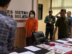 Potret Denisa Mahasiswi Penipu Tiket Coldplay Rp 1,2 M di Jaksel