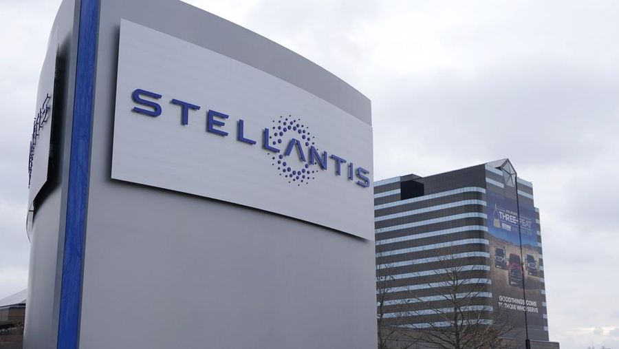 Stellantis, salah satu produsen mobil terbesar di dunia yang memiliki merek Chrysler, Dodge, Jeep dan lainnya, pada Selasa, 19 Maret 2024. (AP Photo/Carlos Osorio/File Foto)